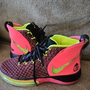 Nike LOB  Athletic Shoes Size 9.5 NWOT Racer Pink